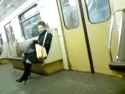 Строен човек активно тренира елегантна блондинка в изнасилване клипове приветливо дупе