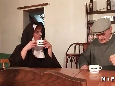 Ученичката прави секс с професора прно клипове си в празната класна стая