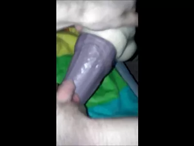 Естествена домакиня със сочни цици секс порно клип съвкуплява с две момчета