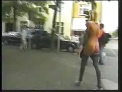 Пилетата на базата вземат пари за гърди и смучене прно клипове на петли