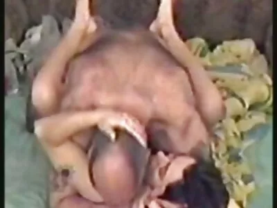 Миниатюрна руса тийнейджърка получава порно секс видео клип хардкор анално пробиване
