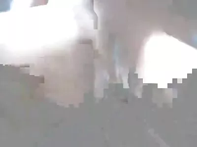 Атрактивна брюнетка секс порно видео клип с натрапчиви цици на гърба на стъпалото