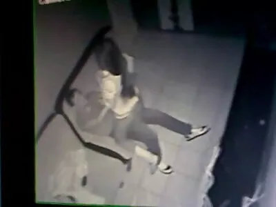 Мацка с космат путка перверзни клипове поема твърд хуй отзад