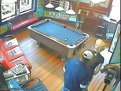Палавата камериерка получава хардкор да чука садо мазо клипове от шефа си