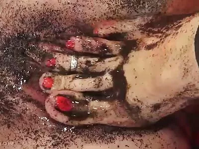 Младата дама има чифт големи кани секс клипове с майки и перфектно изглеждащ задник