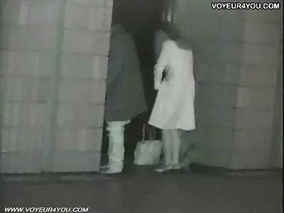 Извитата MILF е повече от готова да покаже най -добрите си порно секс клип устни умения