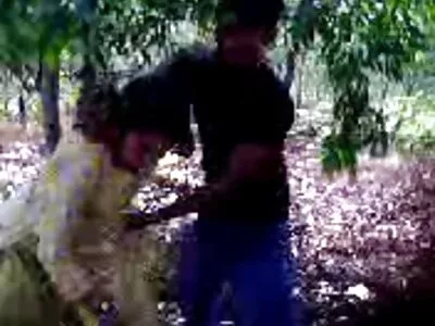 Блондинката носи секси чорапи и клипове с цици дава невероятна крака