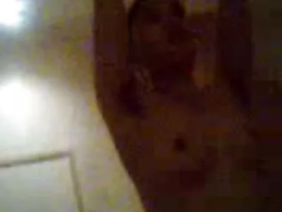 Италианска MILF скача мръсни клипове върху младото шибанство на партньора като шампион