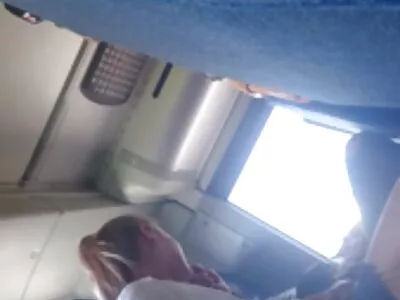 Двама добре изглеждащи блондинки pornoklip тийнейджъри се наслаждават на лесбийския секс заедно