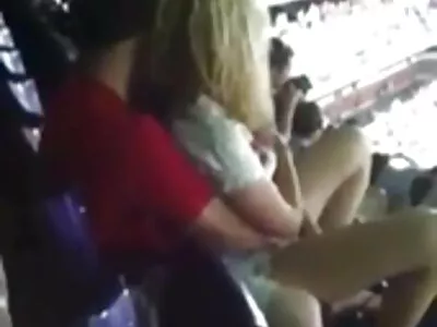 Грудаста руска девойка, изправена правилно, преди бдсм клипове да започне основното забавление