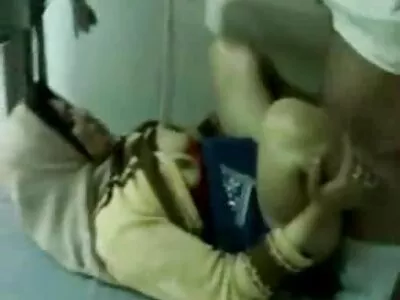 Супер горещата блондинка е надолу безплатни клипове за езда с горещ пишка