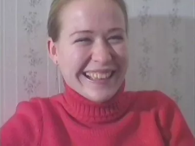 Азиатският мед с кафява коса обича порно клипове видео да си играе и да се чука трудно