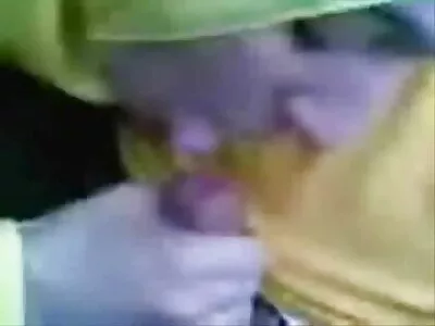 Млад грудаст абанос дава порно секс клип невероятен минет