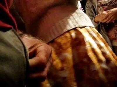 Брюнетка MILF е заобиколена от много сковани петли и тя ще сек клипове ги смуче всички